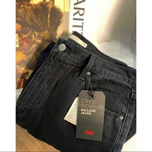 Levi’s Balloon Jeans